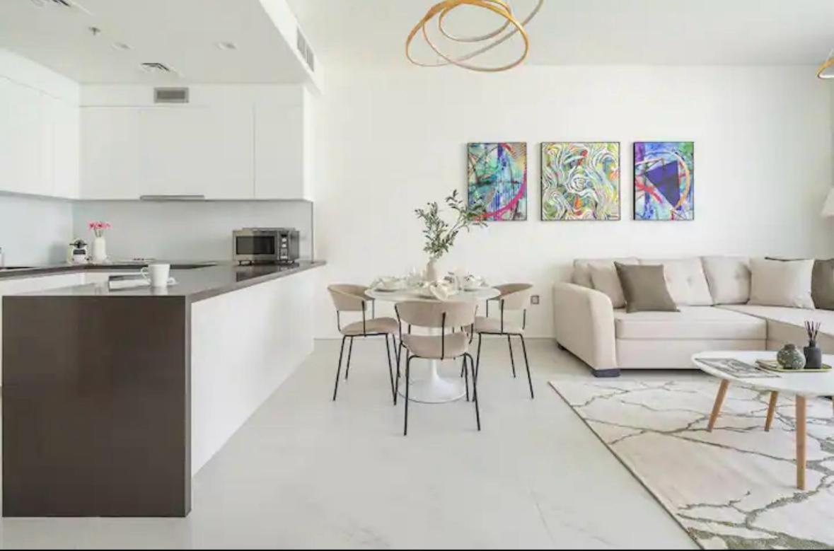 Apartment District One Full Water View