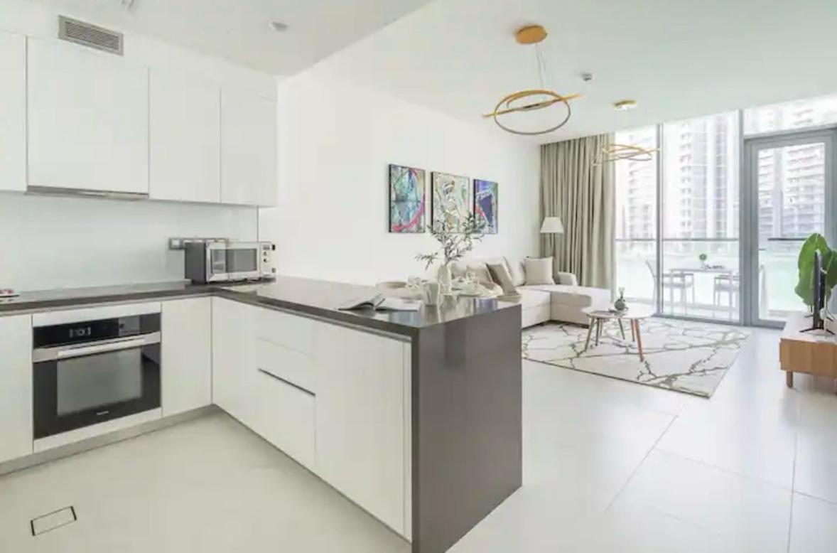 Apartment District One Full Water View *